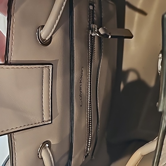 CALVIN KLEIN PURSE - Picture 3 of 6